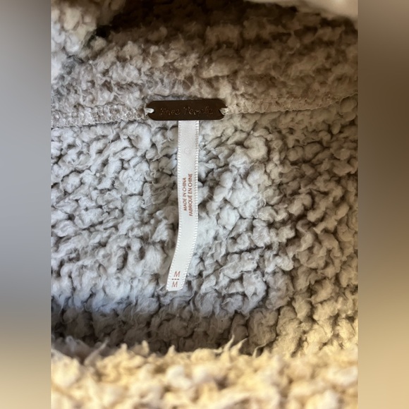 Free People Wild Heart Sherpa Pullover Grey Beige With White Yellow Trim Size M - Picture 6 of 9